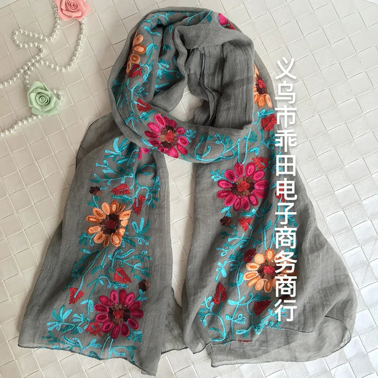 Grauer floraler bestickter Winter-Schal mit rosa und orangefarbenen Blumen