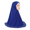 Elegantes, tiefblaues Diamant-besetztes Hijab-Schal einer Modelin in Profilansicht.
