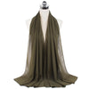 Dunkel olivgrüner Chiffon-Instant-Schal über einem Mannequin drapiert.