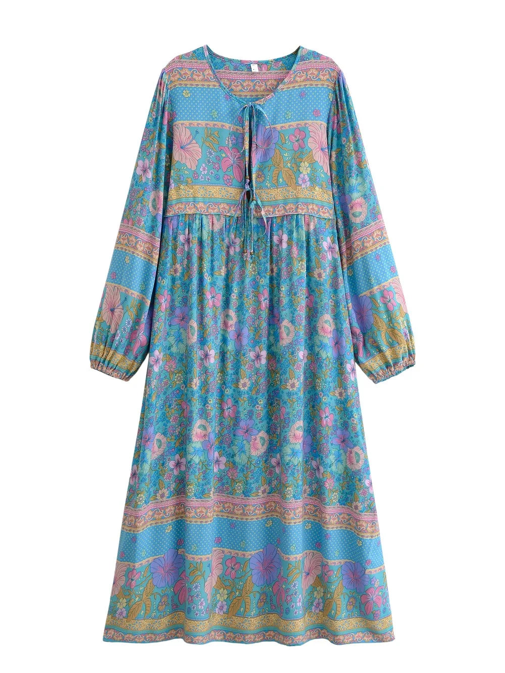 Langes, langärmeliges Boho-Blumendress in Blau-, Rosa- und Grüntönen.