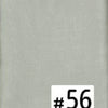Une étiquette blanche avec le numéro 56 est placée sur un fond de tissu gris clair.