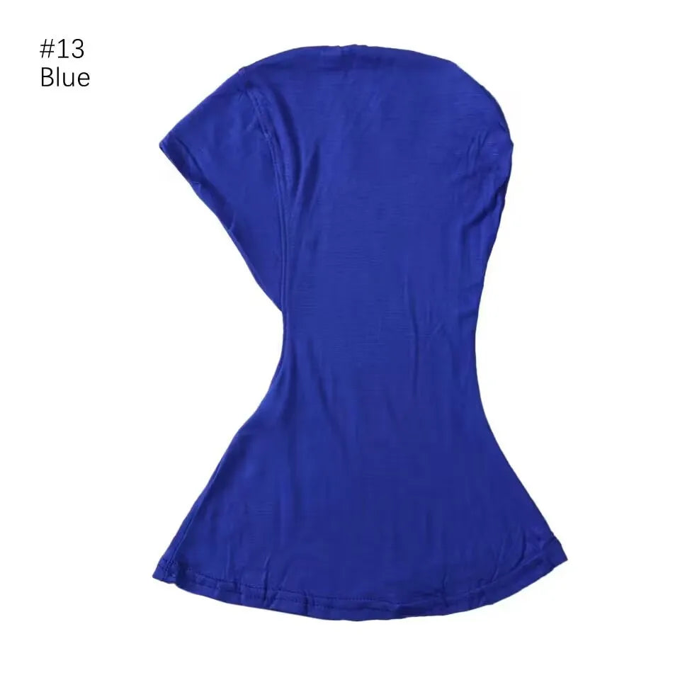 Un hijab et foulard modestes bleu royal et vibrant pour femmes.