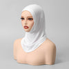 Bonnet hijab en coton mélangé blanc prêt-à-porter exposé sur un mannequin.