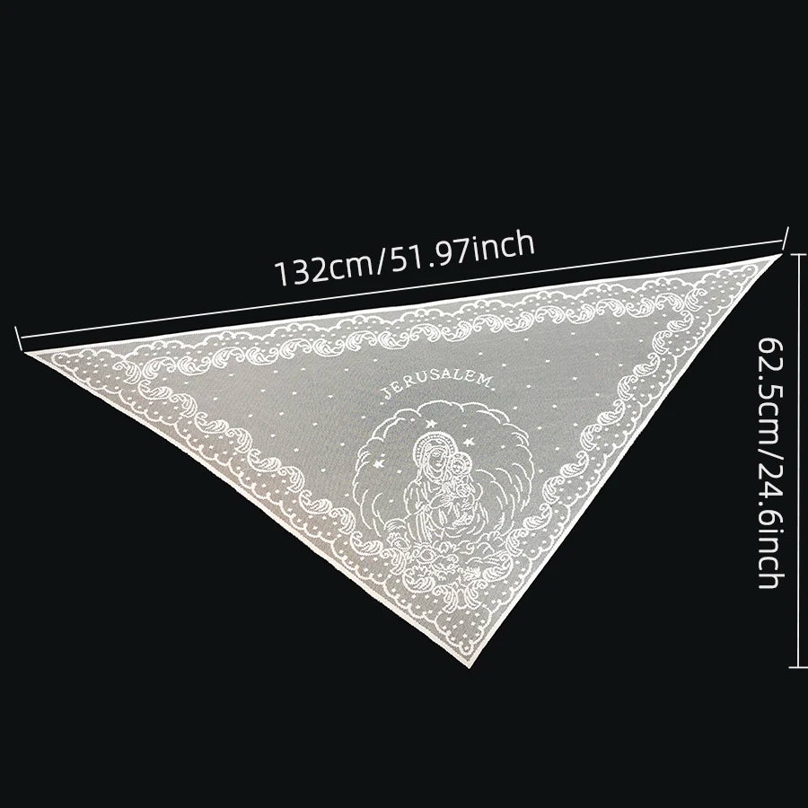Chal triangular con delicado bordado de encaje blanco que presenta el nombre Jerusalén y un moti de la Virgen y el Niño borda