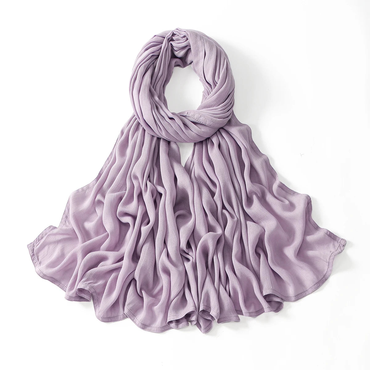 Chal niqab de algodón rayón lila, drapeado alrededor del cuello y cayendo sobre los hombros.