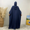 Une abaya bleu foncé avec capuche et manches batwing, présentée sur fond blanc.
