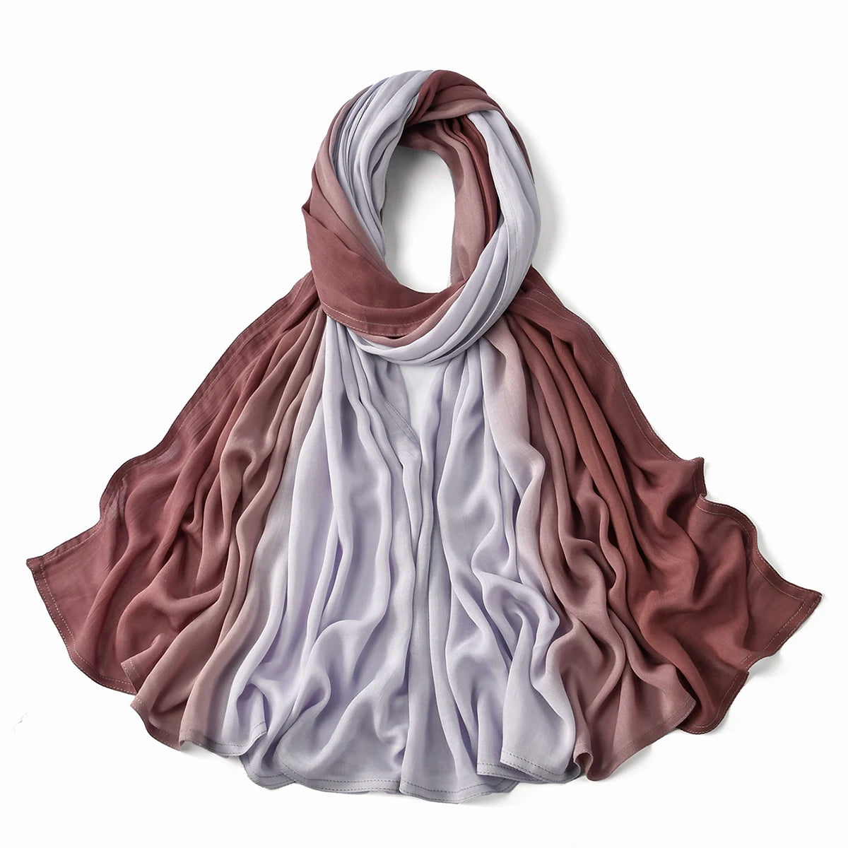 Foulard hijab drapé en modal rayonnant à dégradés de rose poudré et de lavande.