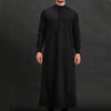 Robe musulmane noire pour homme avec broderie rétro, vue de face.