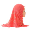 Helle korallrosa florale Netz-Hijab-Kappe auf einem Mannequin.