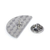 Silber-Emaille-Anstecknadel mit rautenförmigem, spitzem Design.