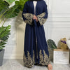 Una kaftan abaya de lujo azul marino para mujer, mostrada sobre fondo blanco.