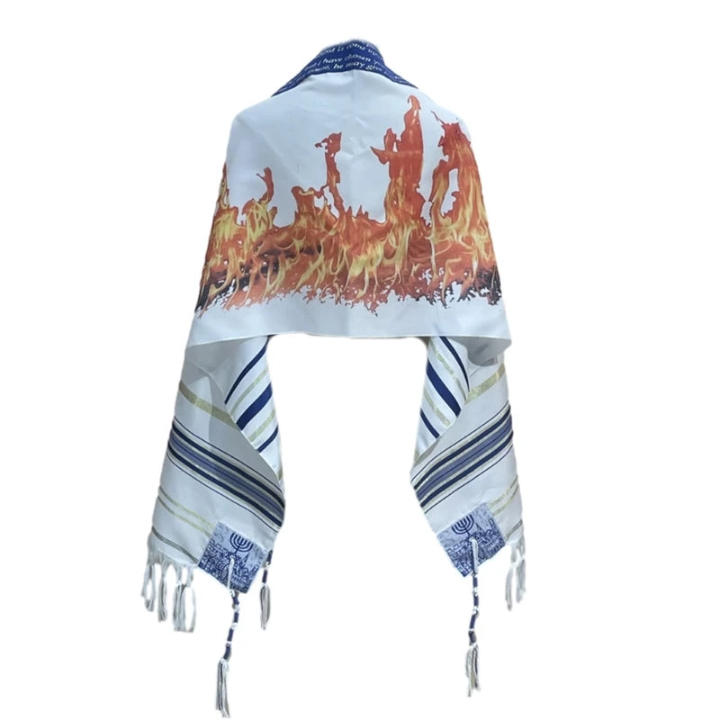 Weißer Schal mit grafischem Design von in Flammen stehenden Figuren und blau-weißer Borte.