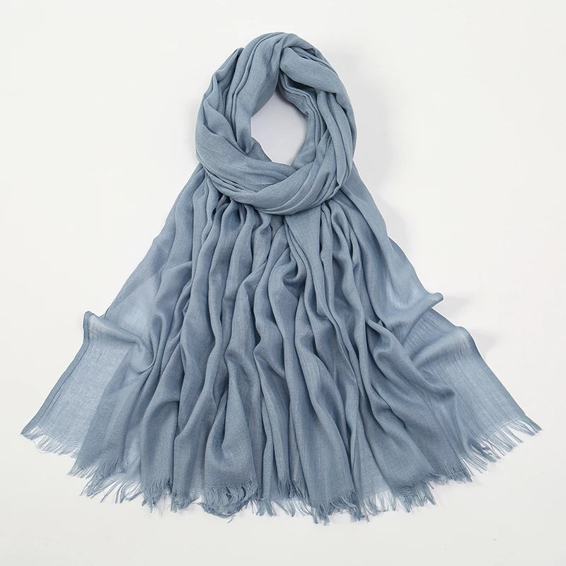 Pañuelo de hijab elegante de bambú azul claro, drapeado y fluido