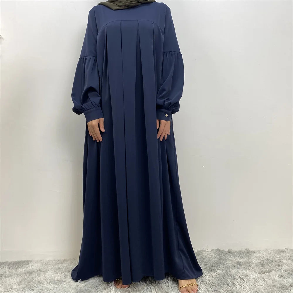Langes marineblaues islamisches Kleid für Damen mit langen Ärmeln und fließendem Rock.