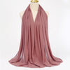 Mauve Chiffon-Hijab-Schal elegant um den Hals und die Schultern eines Mannequins drapiert