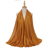 Bufanda de jersey de algodón en color amarillo mostaza, drapeada alrededor del cuello de un maniquí.