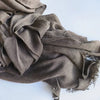 Foulard hijab en coton viscose vert olive drapé avec franges et pompon