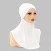Un foulard instant stretch blanc exposé sur la tête d'un mannequin.