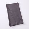 Foulard instant stretchy en jersey gris foncé plié.