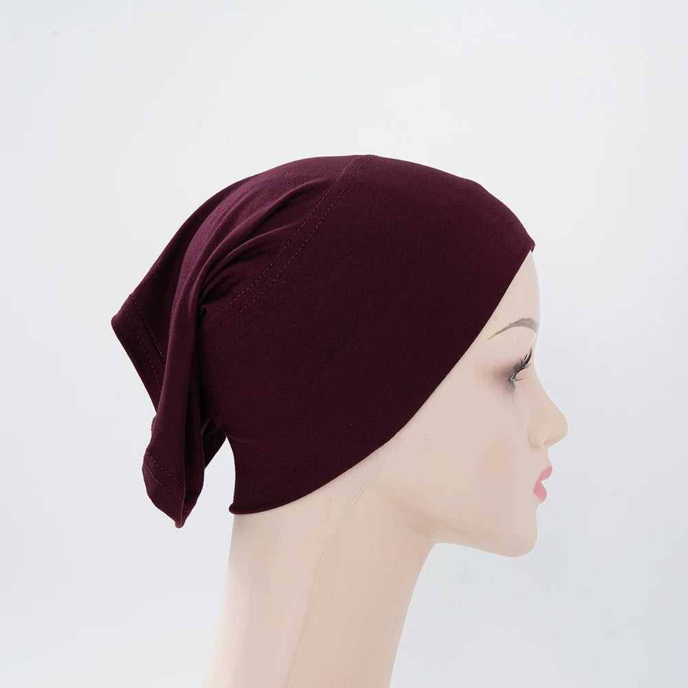 Marooner Bambus-Jersey-Turban-Kappe auf einem Mannequin-Kopf.
