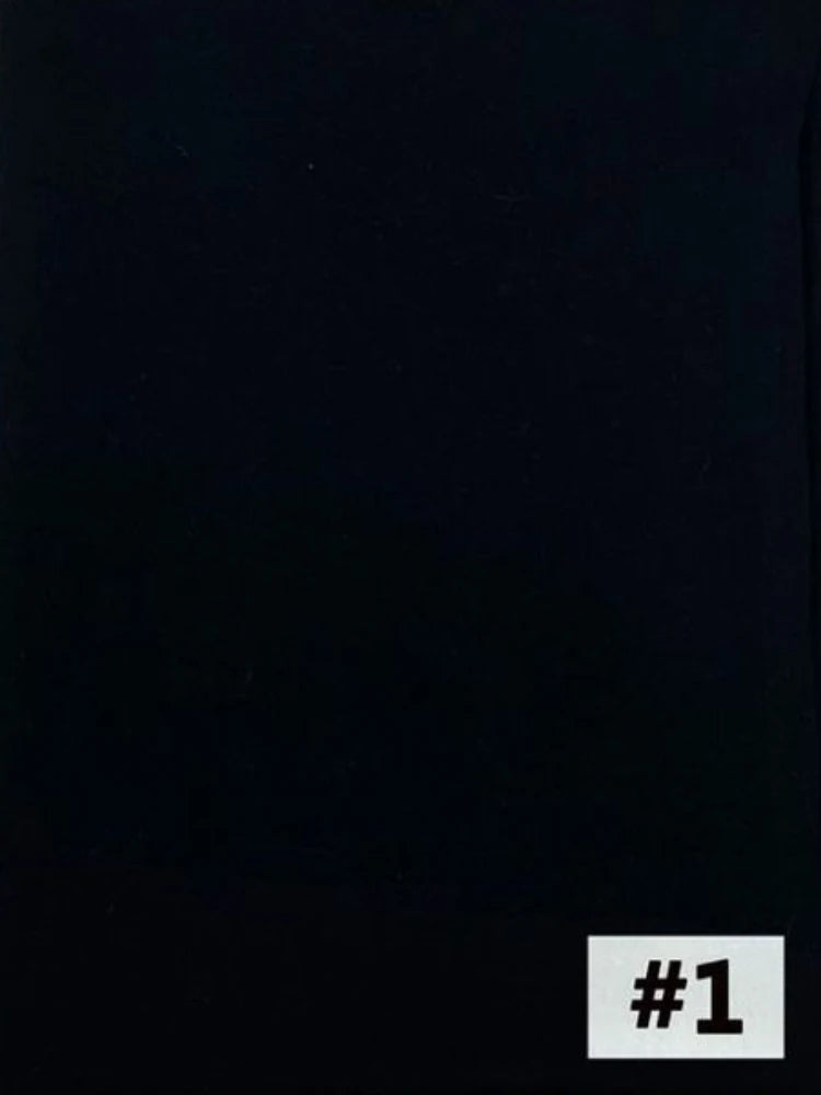 Fond de tissu noir avec le chiffre 1 imprimé en blanc en bas à droite.