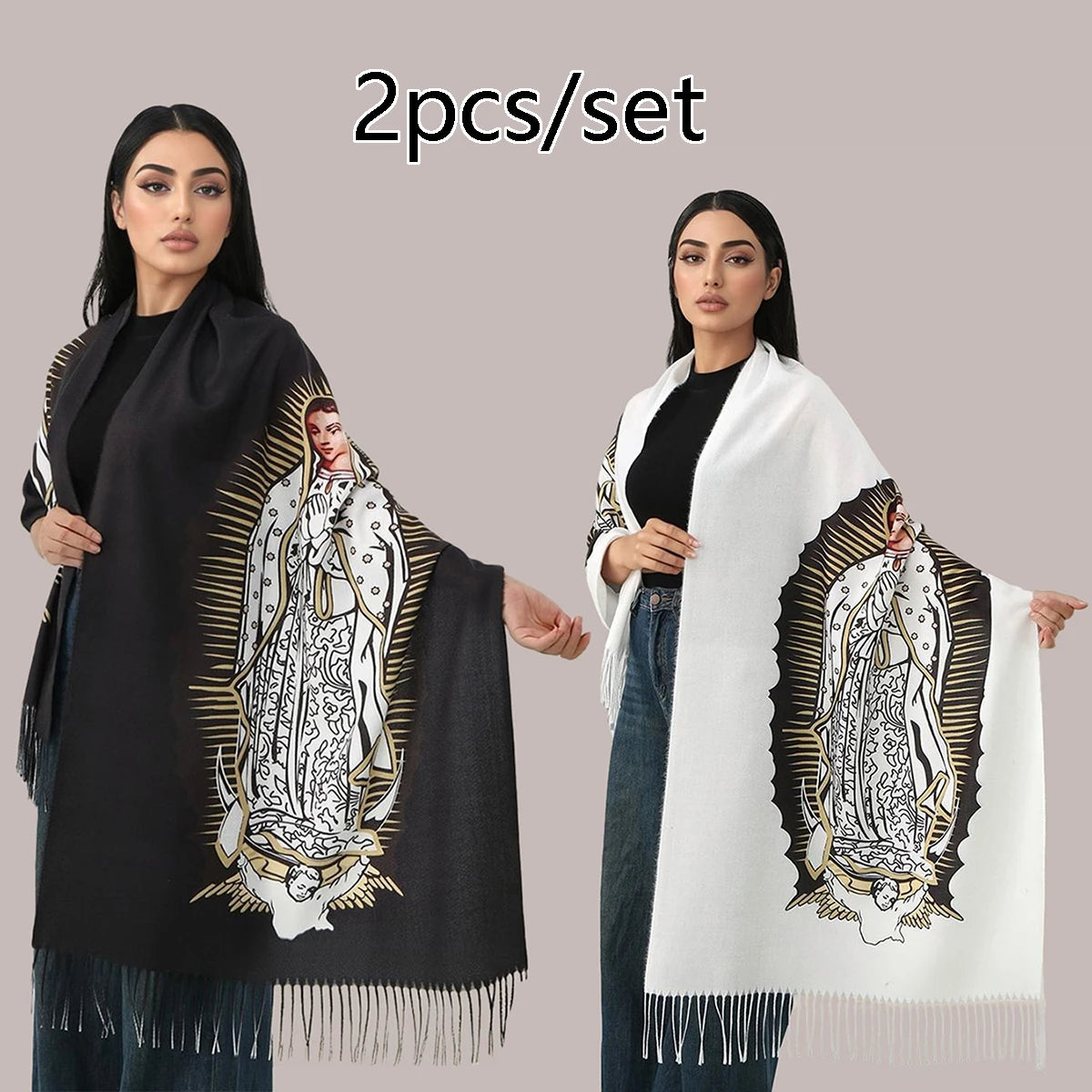 Una mujer modela una bufanda personalizada de Nuestra Señora de Guadalupe negra con bordado y flecos dorados.