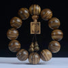 Handgemachtes Holzperlenarmband mit kugelförmigen Perlen und Holzanhänger.