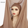 Model trägt einen beigeen Instant-Chiffon-Hijab mit einer Magnetverschlüsse.