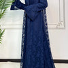 Tenue abaya en dentelle bleu marine pour femmes à manches longues et silhouette fluide.