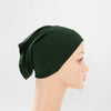 Dunkelgrüne Bambus-Jersey-Turban-Kappe auf einem Mannequin-Kopf.
