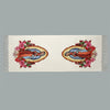 Bufanda de color crema con estampado de la Virgen de Guadalupe, rosas y follaje.