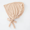 Beige mehrfarbiger innerer Hijab-Bonnet, gefaltet und gebunden