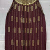 Maroon Batwing-Robe-Kleid mit schwerem goldenem Paillettenstickerei und Verzierungen.