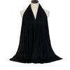 Pañuelo de algodón modal negro premium drapeado alrededor del cuello de un maniquí