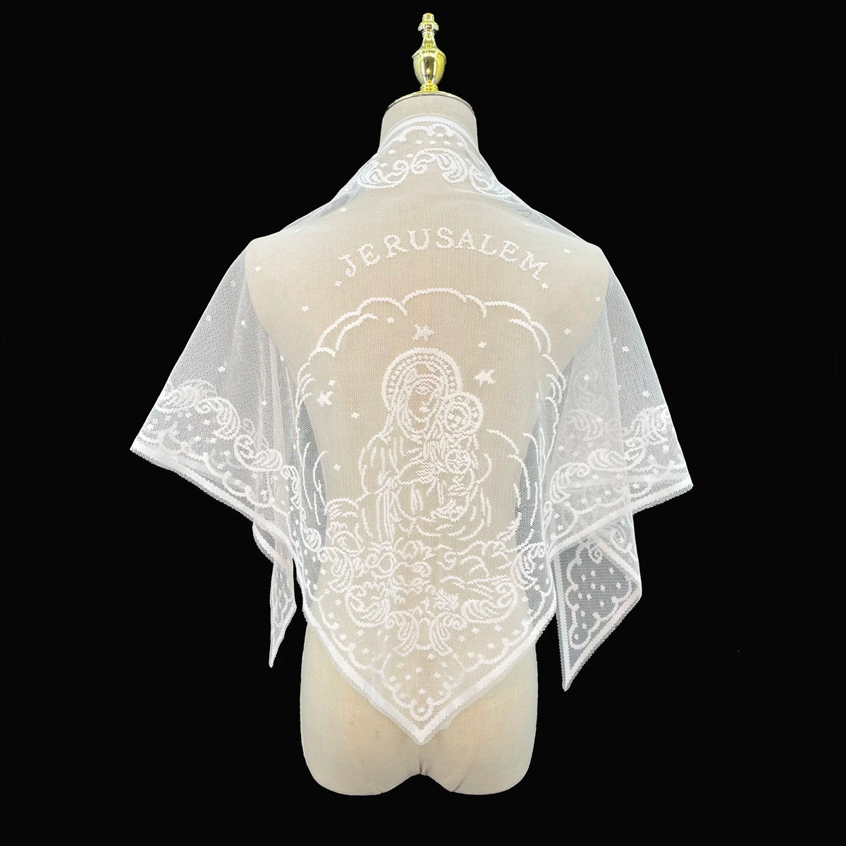 Chal triangular bordado blanco con representación de la Virgen y el Niño.