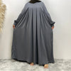 Langes, fließendes graues islamisches Kleid für Damen mit langen Ärmeln und drapiertem Stoff.