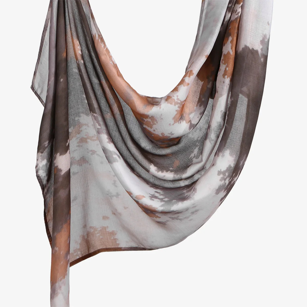 Écharpe hijab en coton imprimée florale fluide, transparente, dans des tons de gris et de brun.