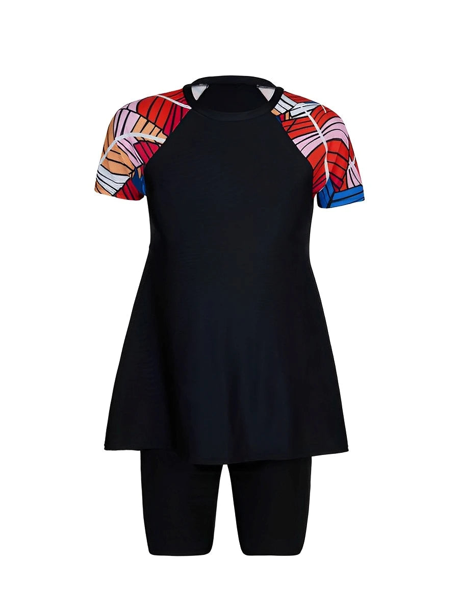 Schwarzes Tanktop mit farbenfrohen, gemusterten Ärmeln und passender Unterteil.
