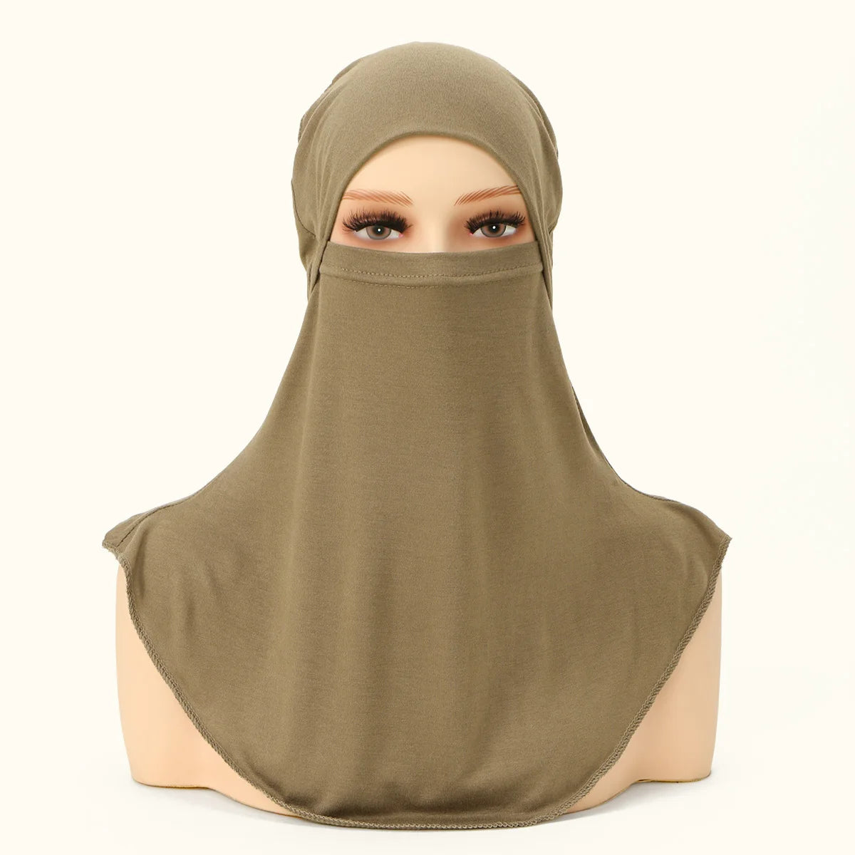 Un mannequin portant un foulard instant stretch vert olive