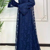 Tenue abaya en dentelle bleu marine pour femmes, manches longues et silhouette fluide.