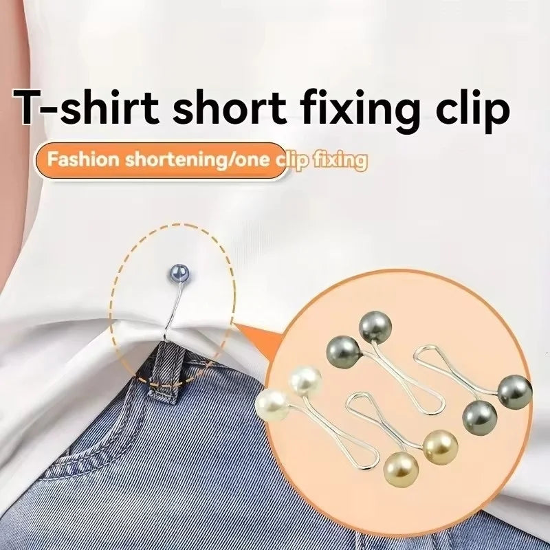 Un set de 12 épingles et pinces décoratives pour hijab, utilisées pour raccourcir ou fixer les t-shirts.