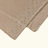 Beiger Luxus-Rhinestone-Hijab-Schal mit funkelnden Verzierungen am Rand.