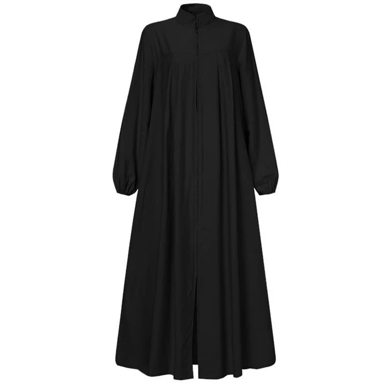 Robe jupe ample noire élégante à col montant.