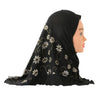 Schwarzer Hijab mit floraler Netzverzierung und passender Kappe auf einem Mannequin.