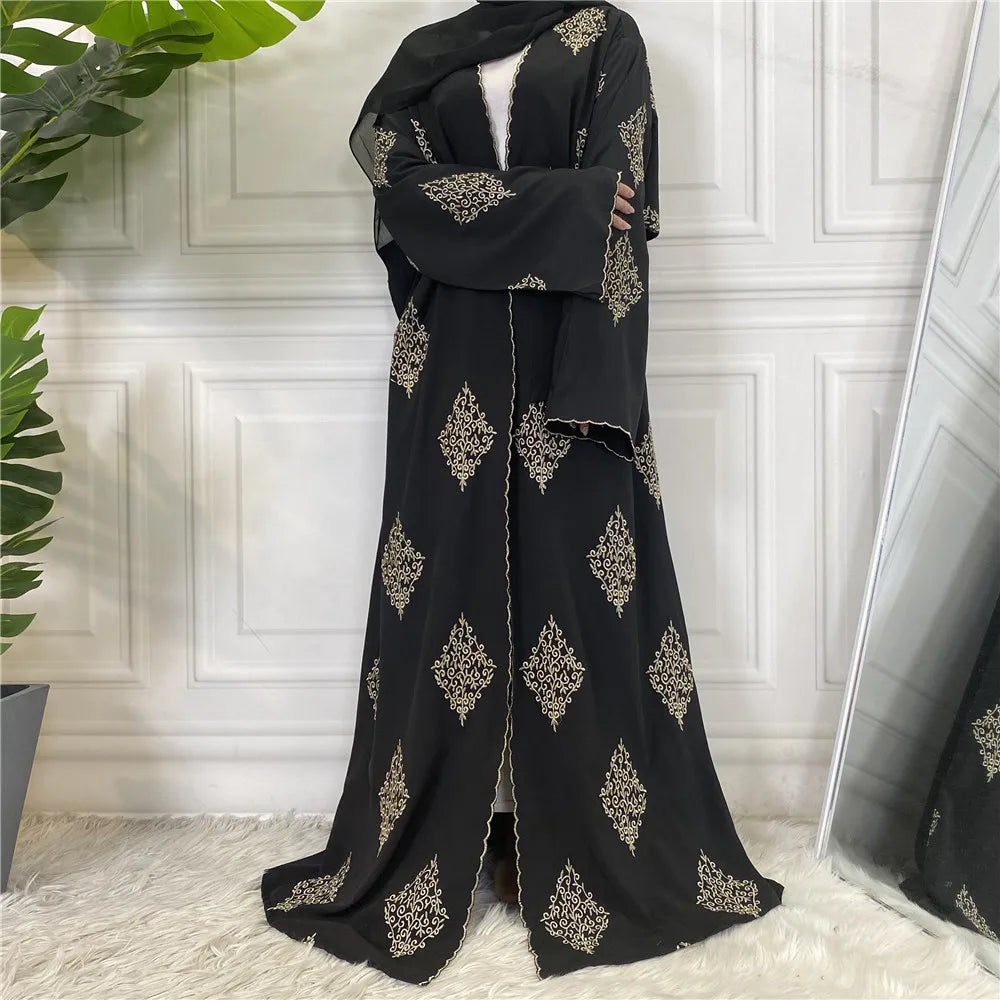 Abaya kaftan islamique noire élégante pour femmes avec broderie dorée