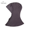 Un hijab ou foulard discret gris foncé pour femmes.