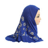 Tiefblaue florale Netz-Hijab-Kappe auf einem Mannequin.
