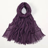 Pañuelo de hijab elegante de bambú morado profundo, drapeado y doblado