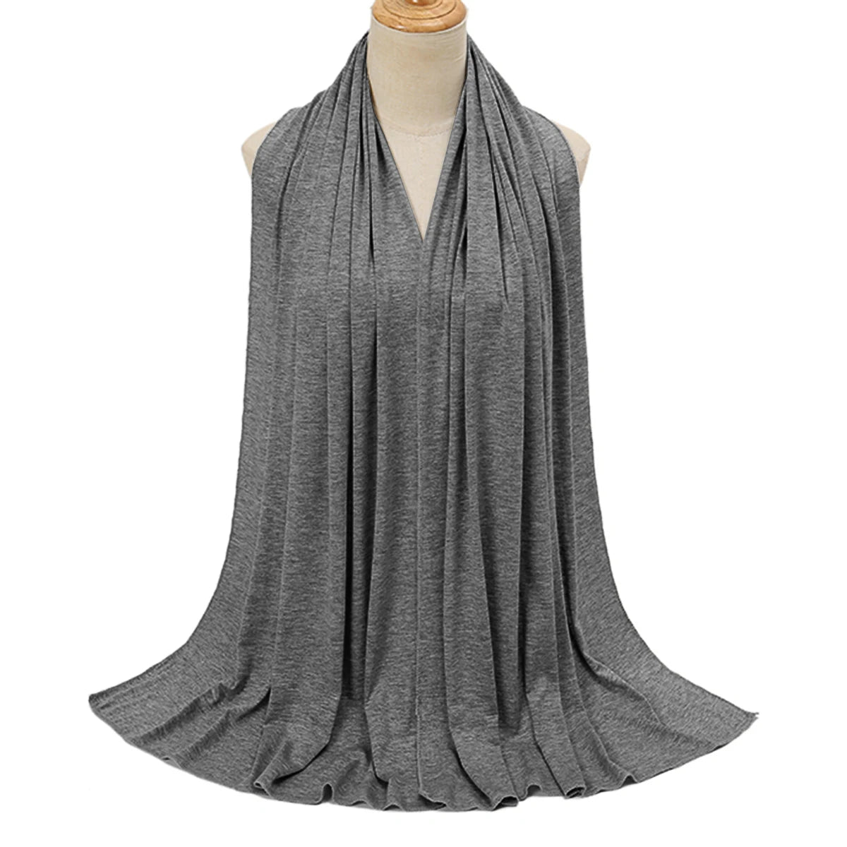 Grauer Premium-Modals-Hijabschal, drapiert um den Hals einer Mannequin.