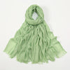Pañuelo de modal de bambú verde salvia, drapeado y doblado